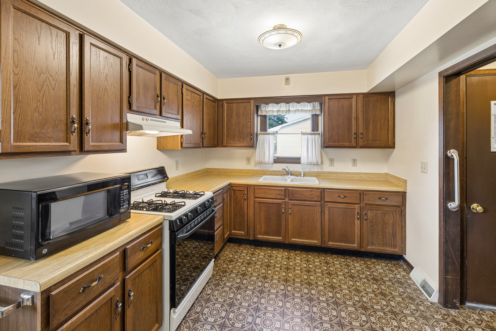 811 12th Street Property Photo 12