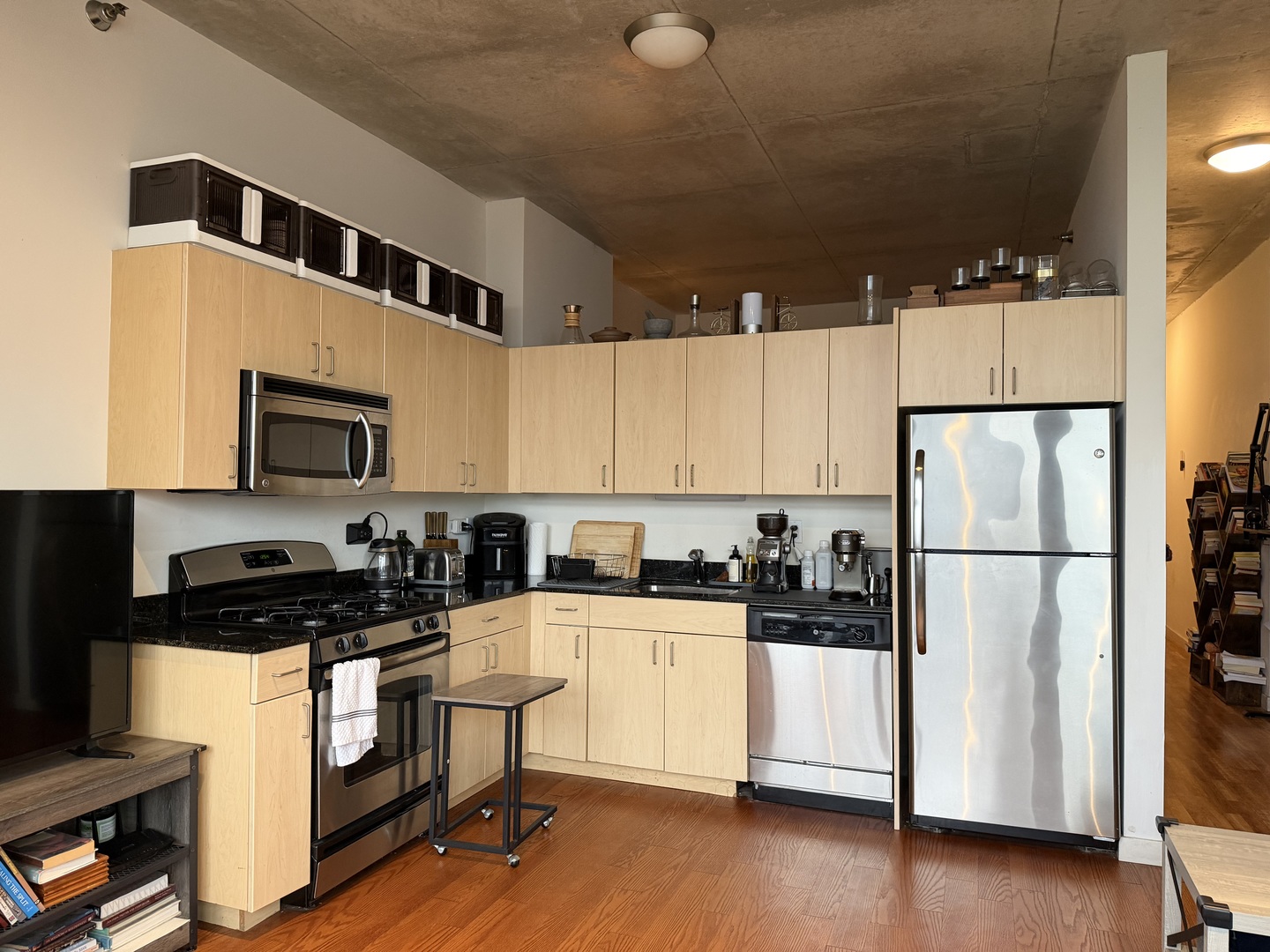 235 W Van Buren Street 1606 Property Photo 2