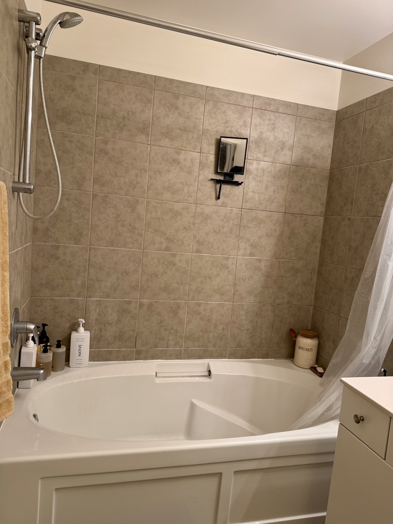 235 W Van Buren Street 1606 Property Photo 7
