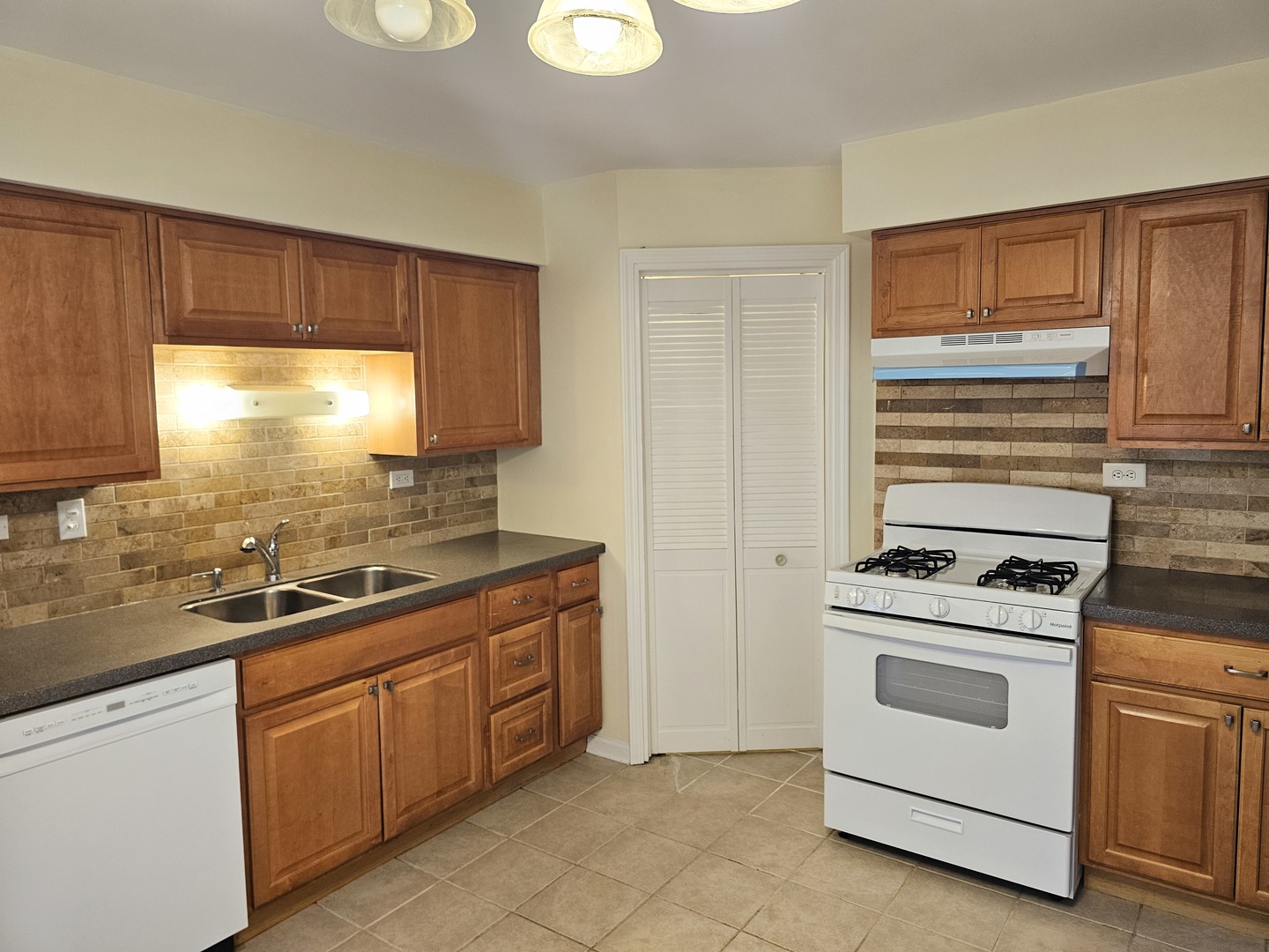 592 Lotus Court 114-a Property Photo 5