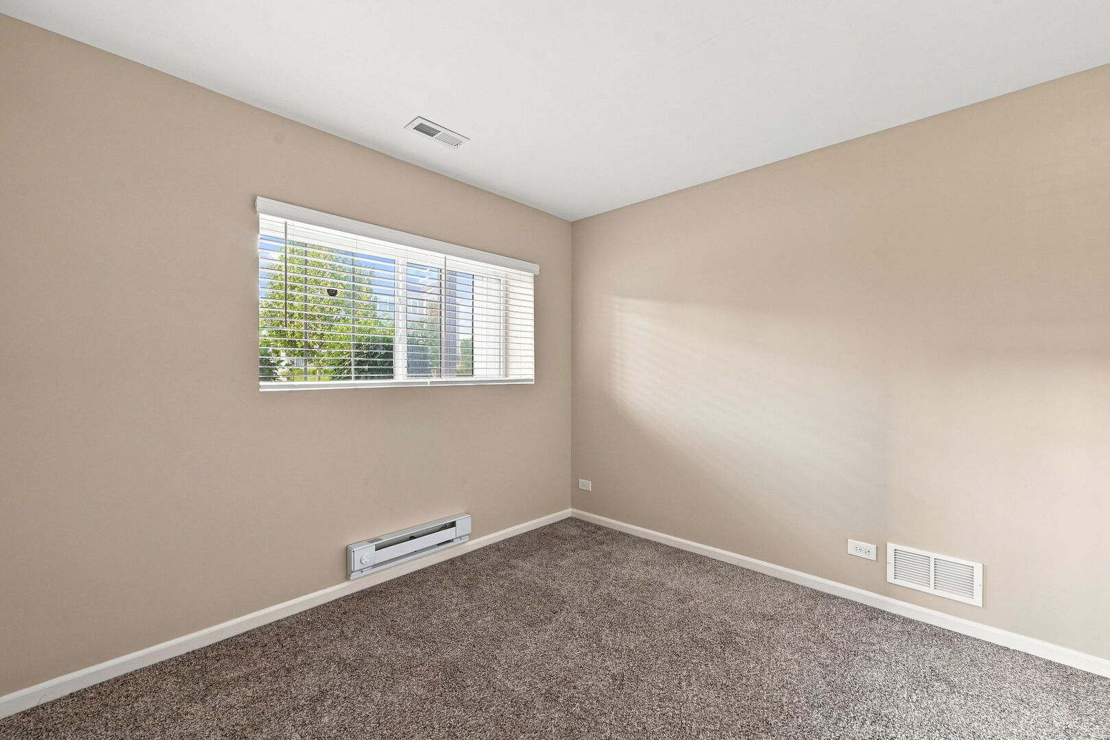 3839 Honeysuckle Lane Property Photo 12