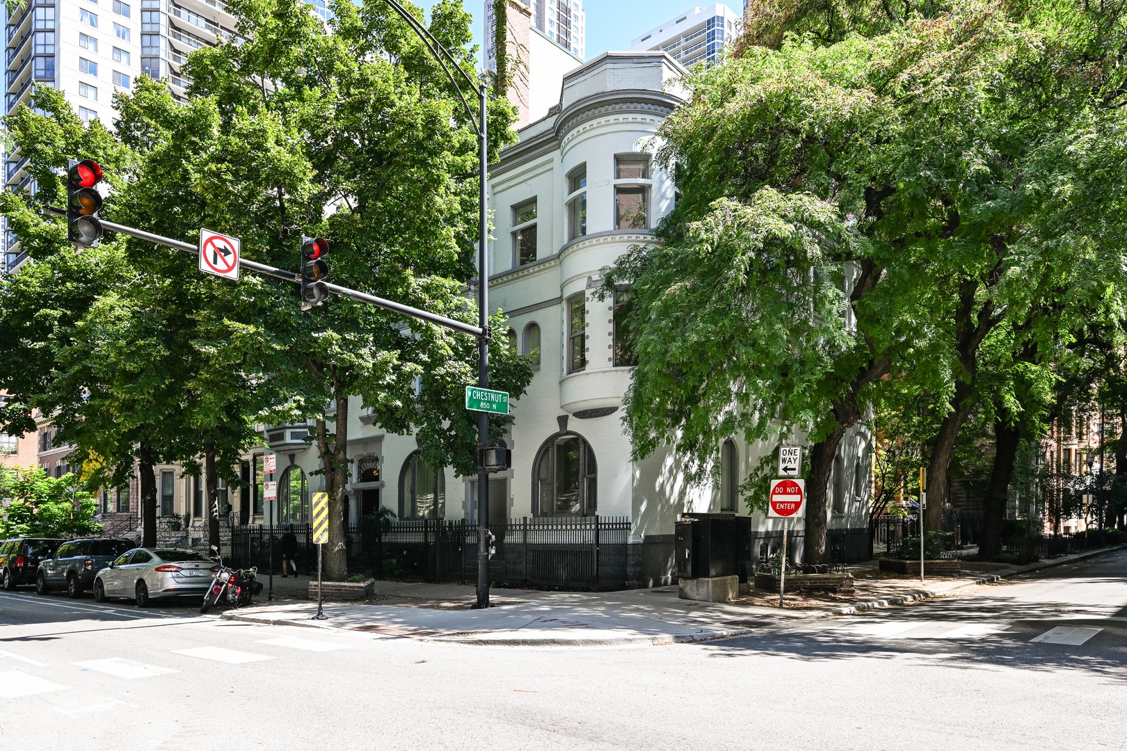 849 N Dearborn Street