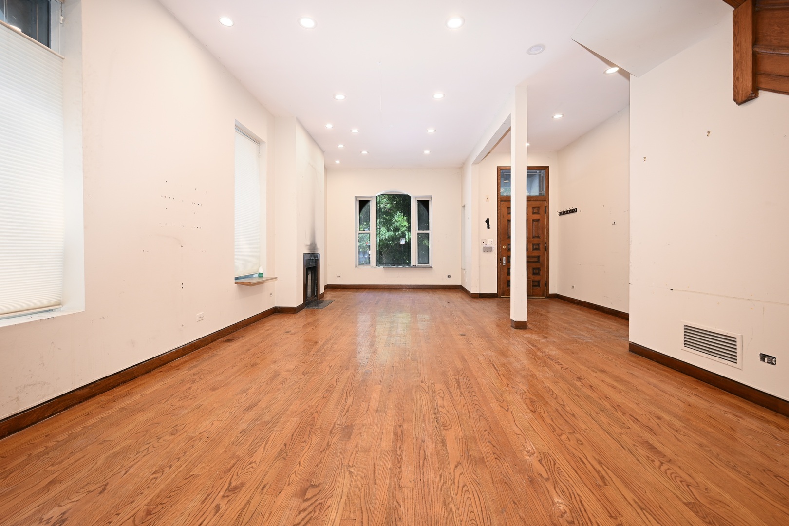 849 N Dearborn Street Property Photo 6