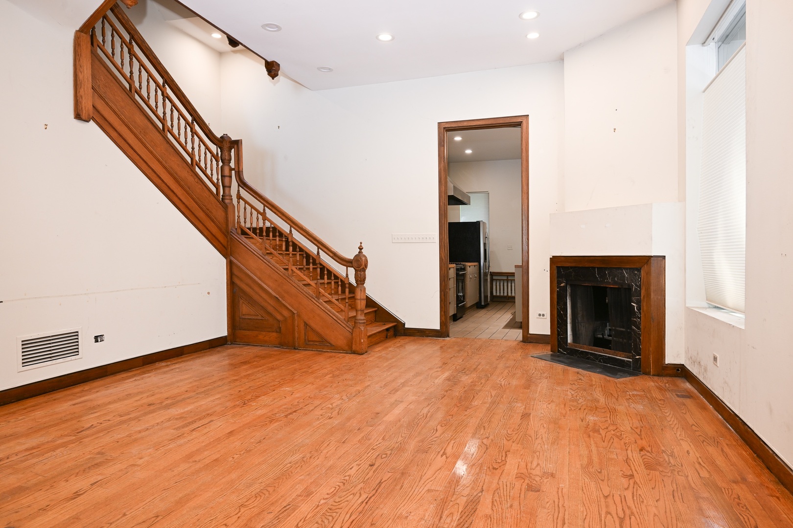 849 N Dearborn Street Property Photo 7