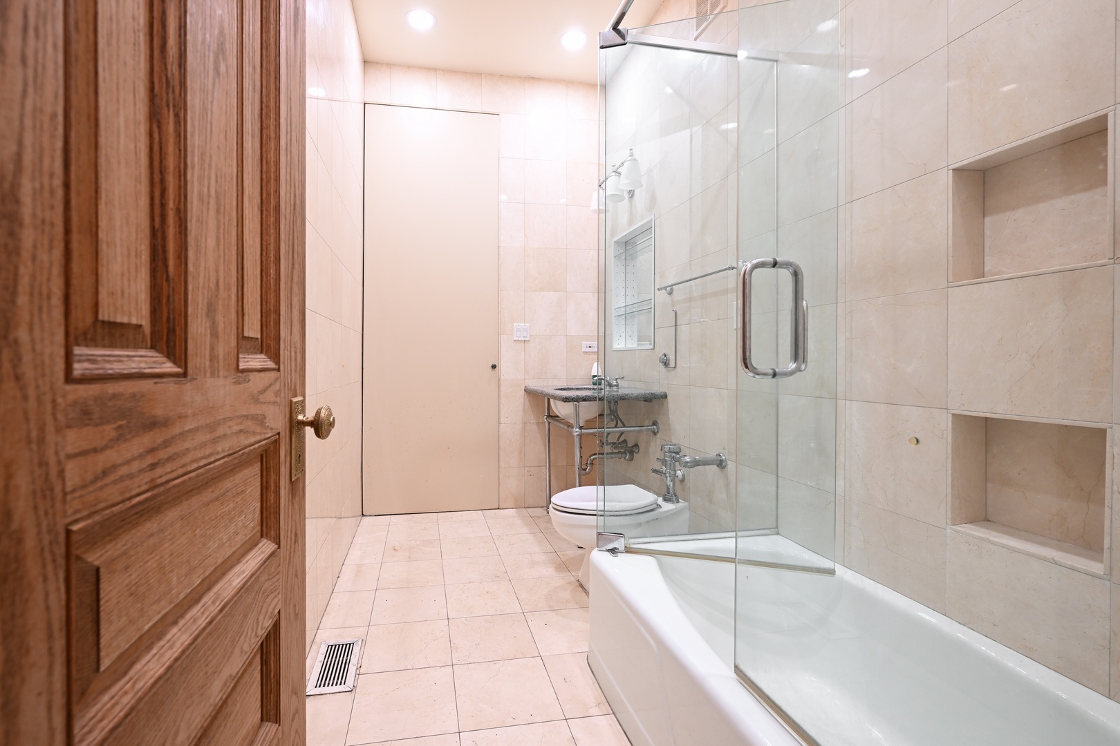 849 N Dearborn Street Property Photo 10