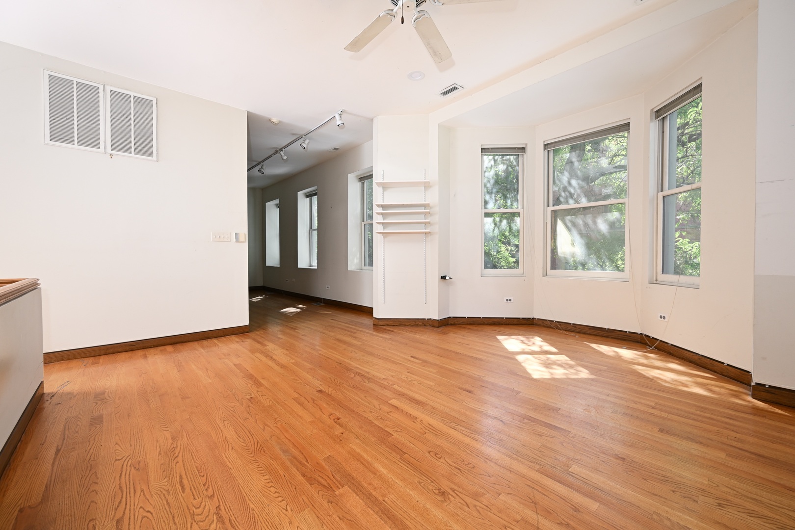 849 N Dearborn Street Property Photo 15