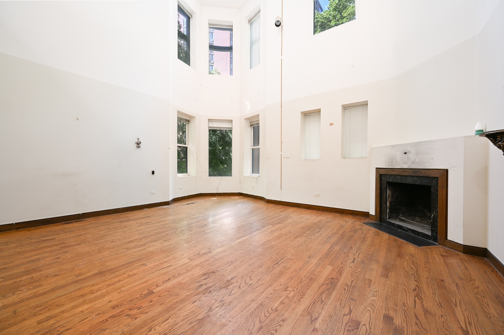 849 N Dearborn Street Property Photo 16