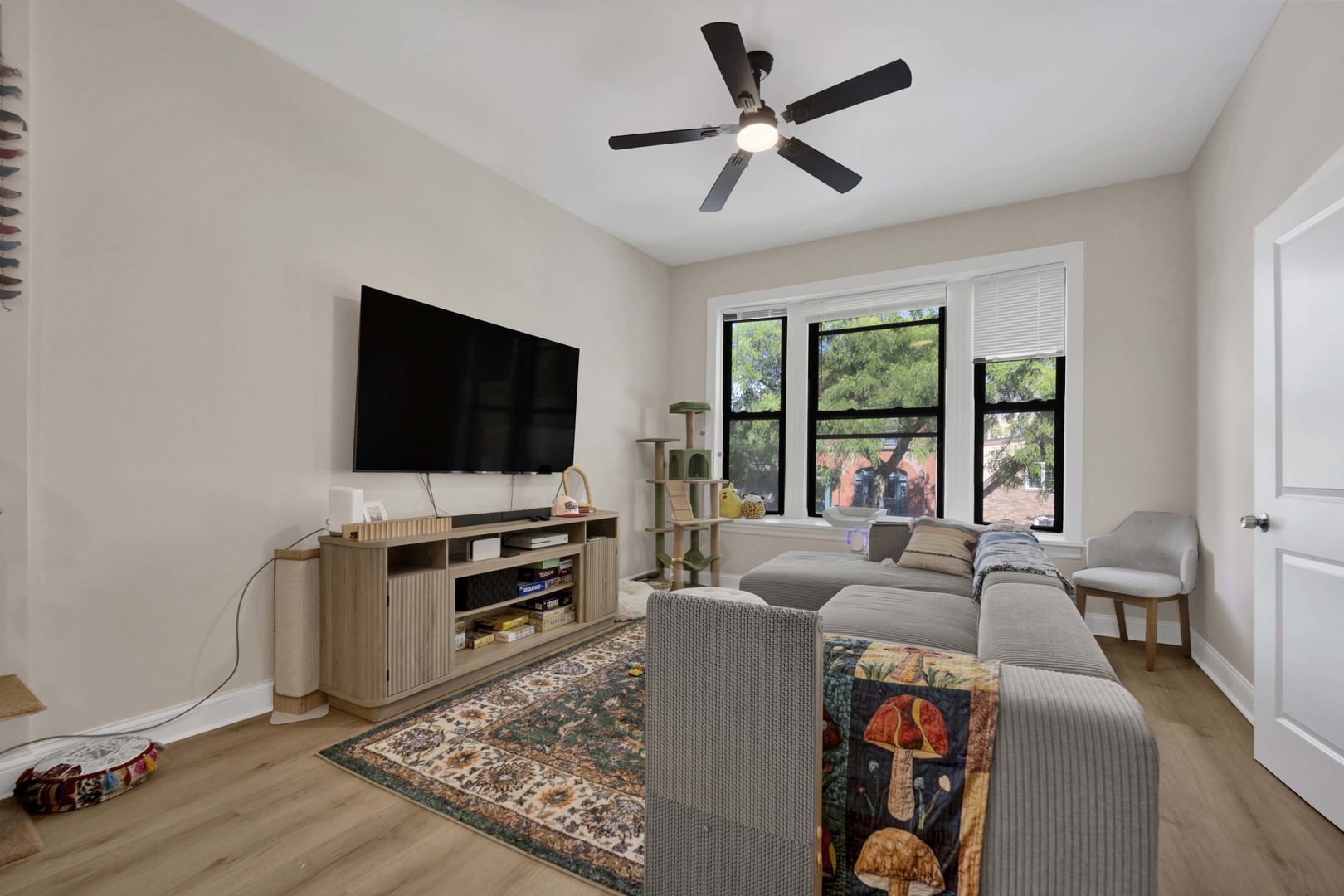 614 S Loomis Street 2 Property Photo 3