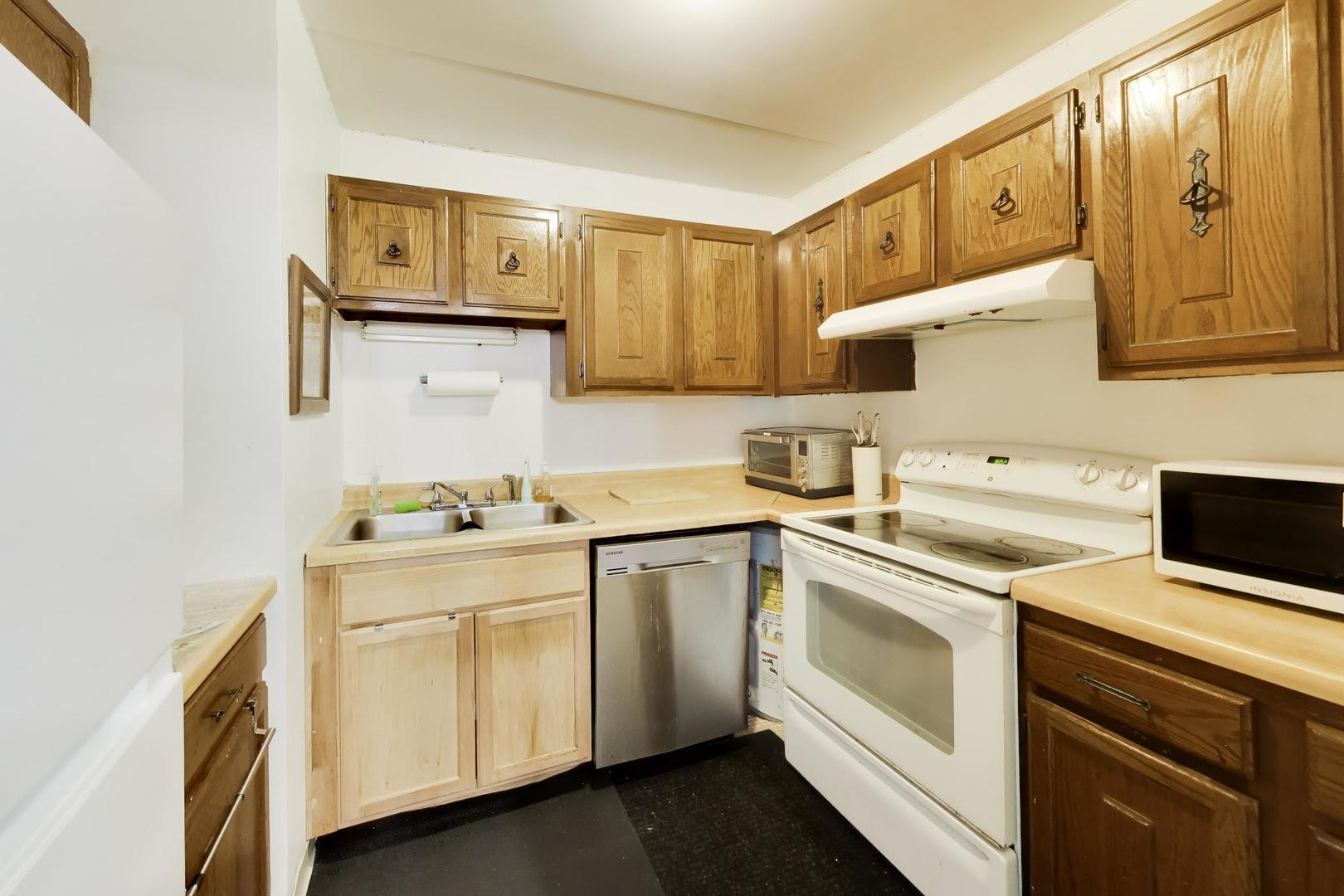17005 Albany Avenue 202 Property Photo 10