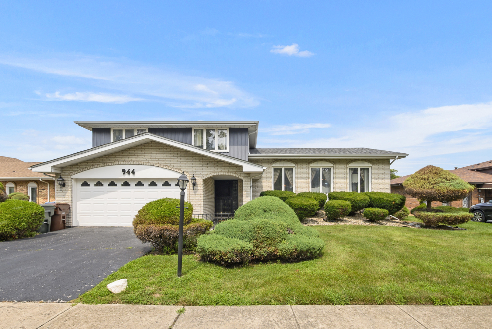944 E 193rd Place Property Photo 3