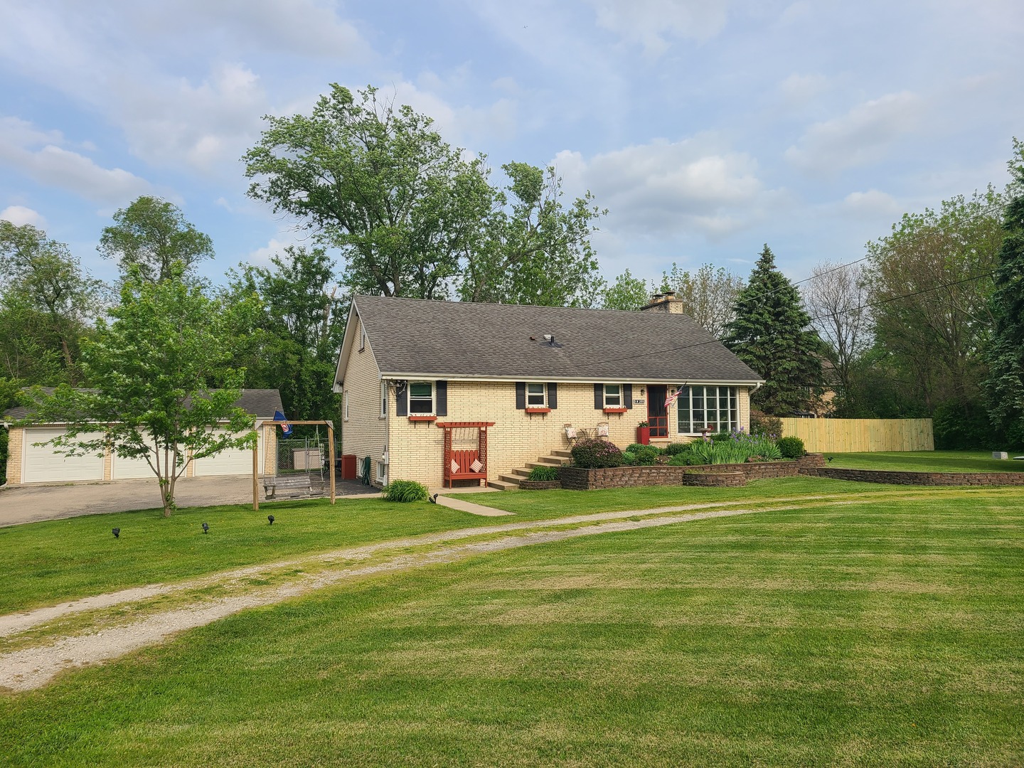 1n255 Prairie Avenue Property Photo 1