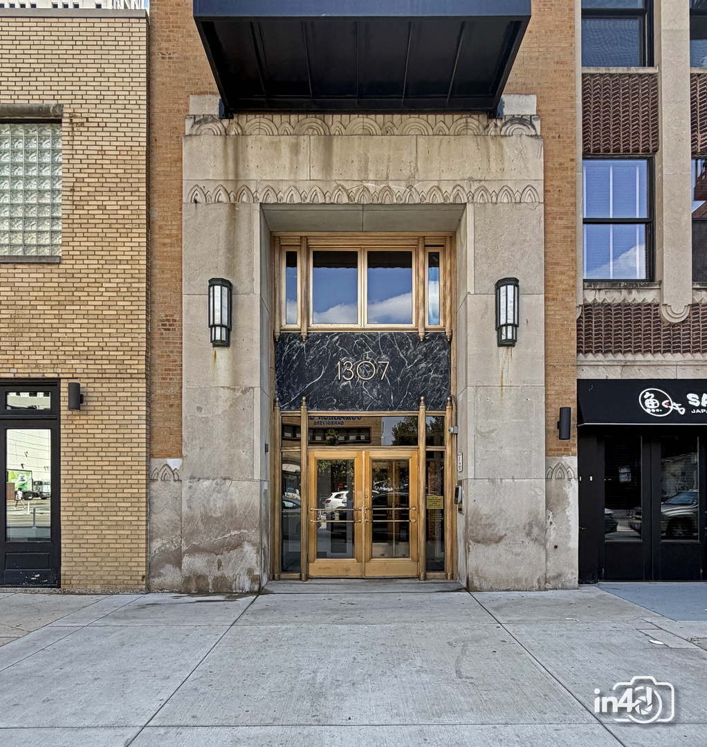 1307 S Wabash Avenue 302 Property Photo 3