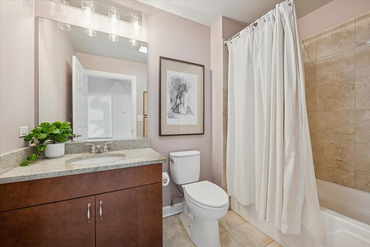 3125 W Fullerton Avenue 419 Property Photo 23