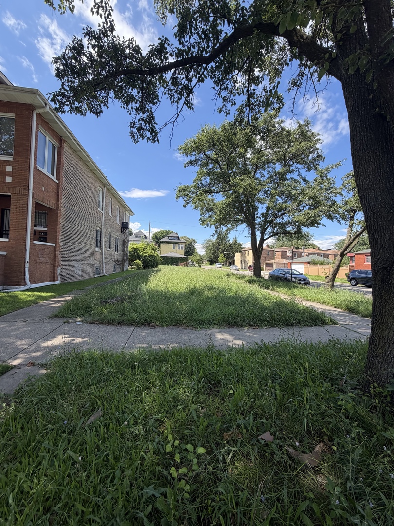 8200 S MARQUETTE Avenue Property Photo 1
