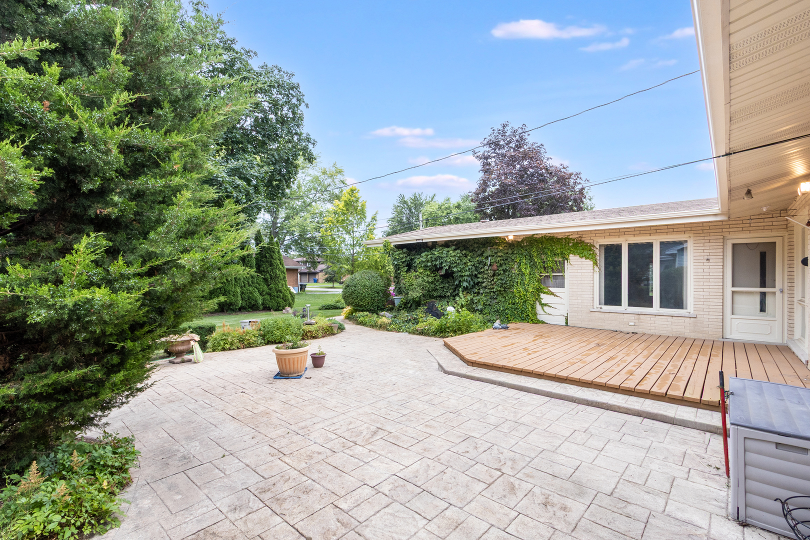 642 Country Lane Property Photo 4