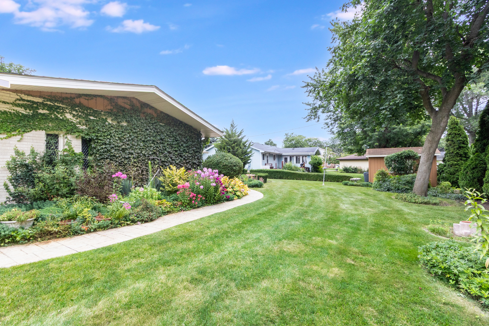642 Country Lane Property Photo 6
