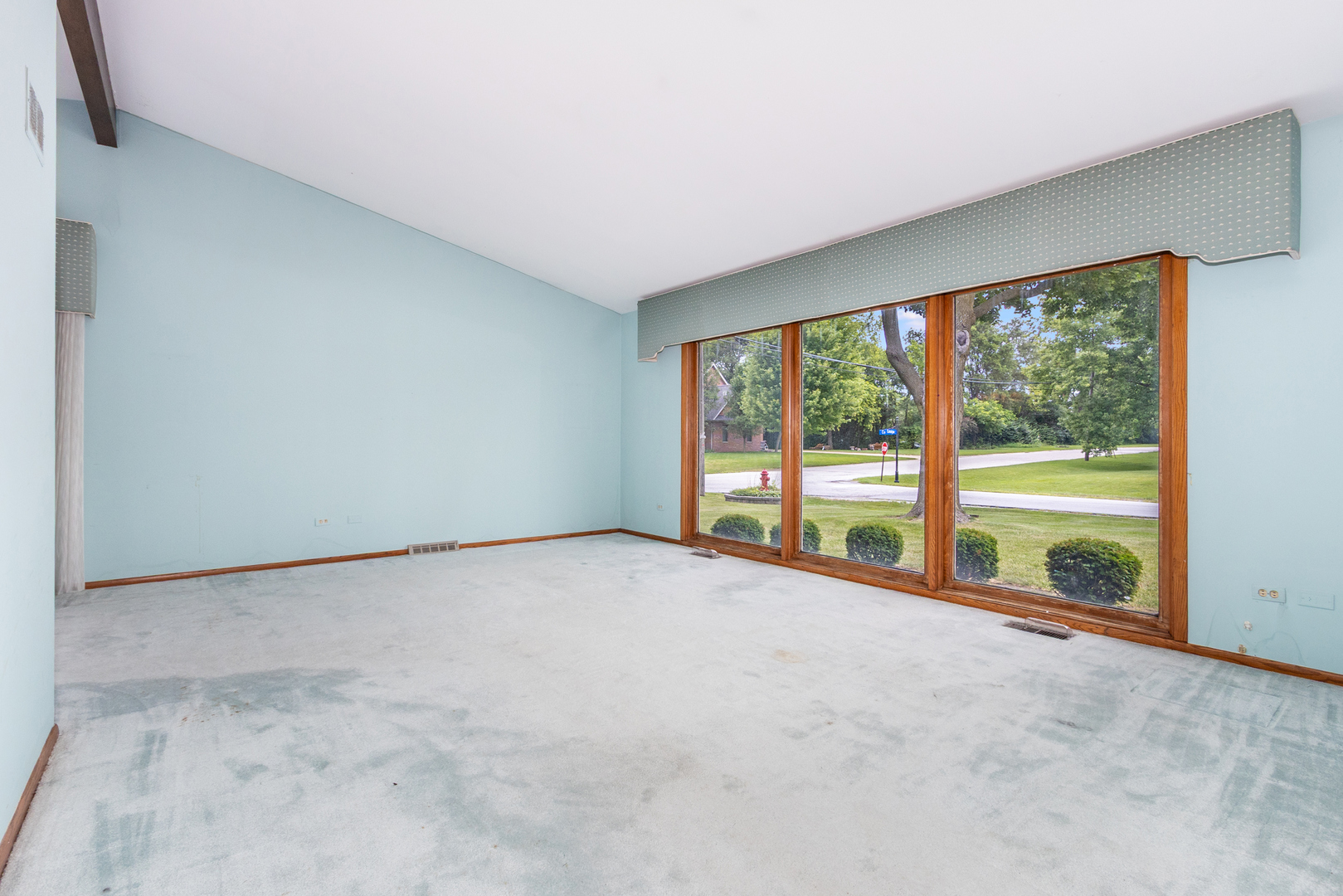 642 Country Lane Property Photo 10