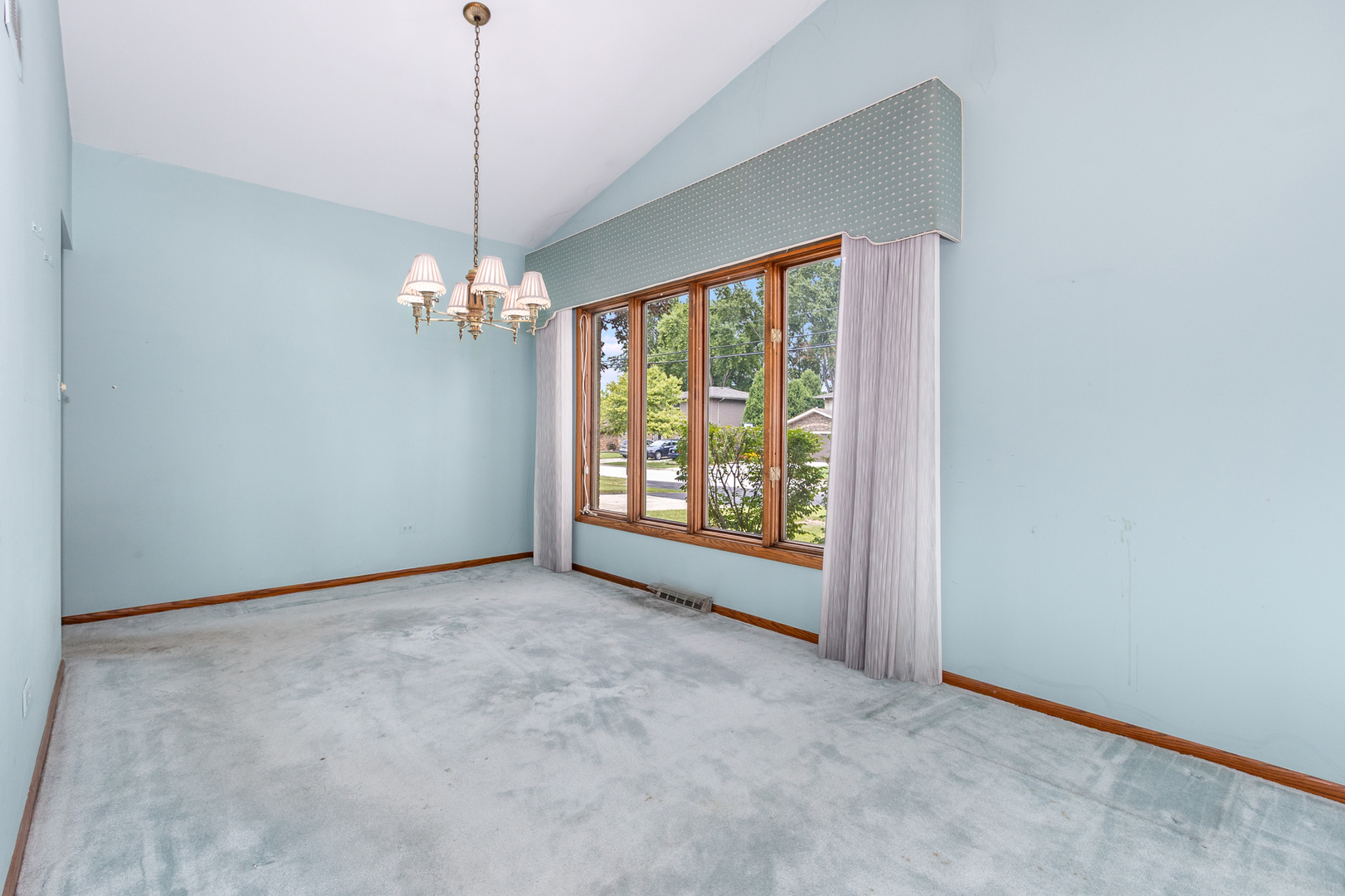 642 Country Lane Property Photo 11