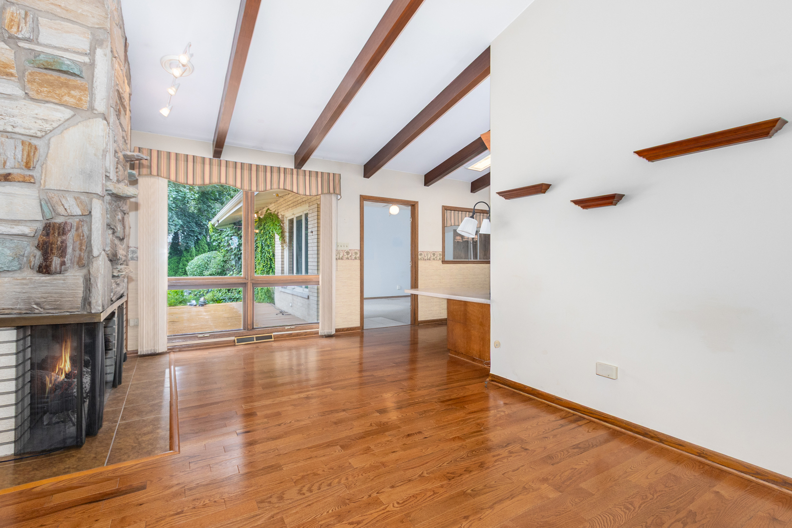 642 Country Lane Property Photo 18