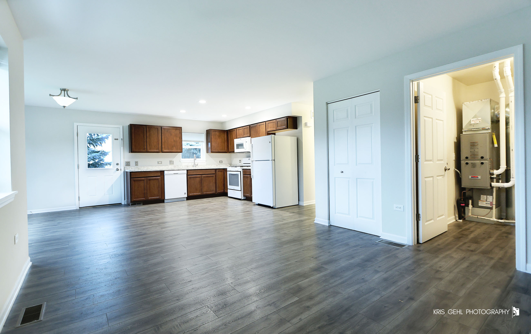 1410 Thomas Drive Property Photo 2
