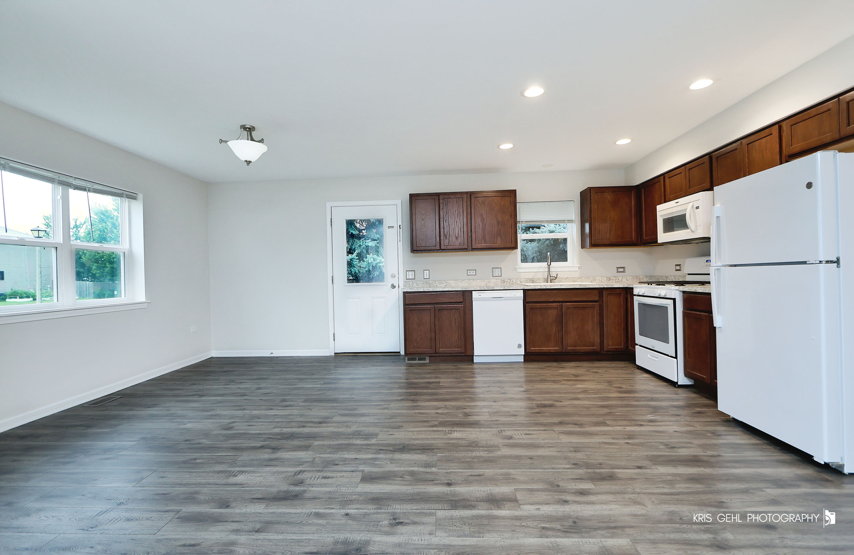1410 Thomas Drive Property Photo 5