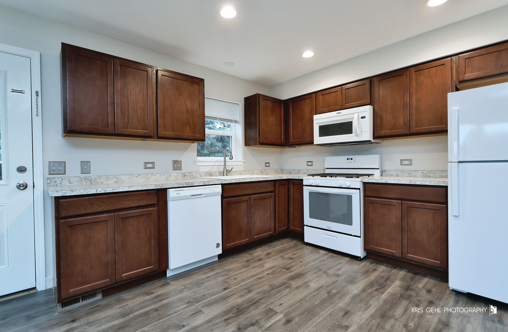 1410 Thomas Drive Property Photo 6