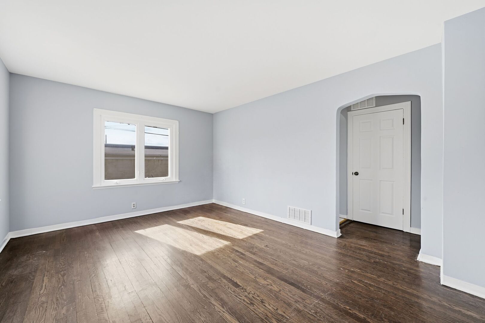 404 River Oaks Drive Property Photo 4