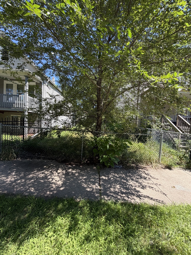 8137 S MUSKEGON Avenue Property Photo 1