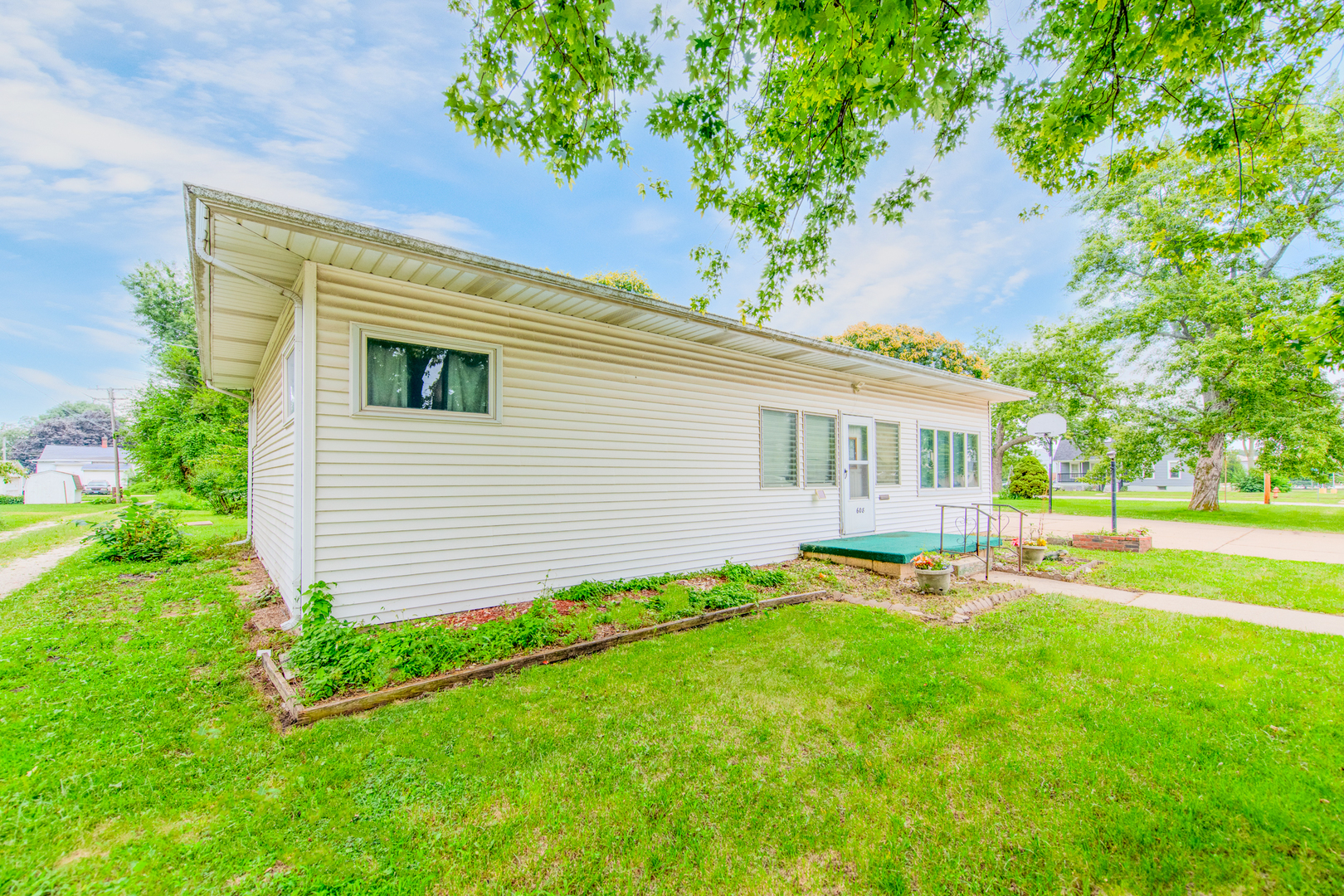 608 E Grant Street Property Photo 4