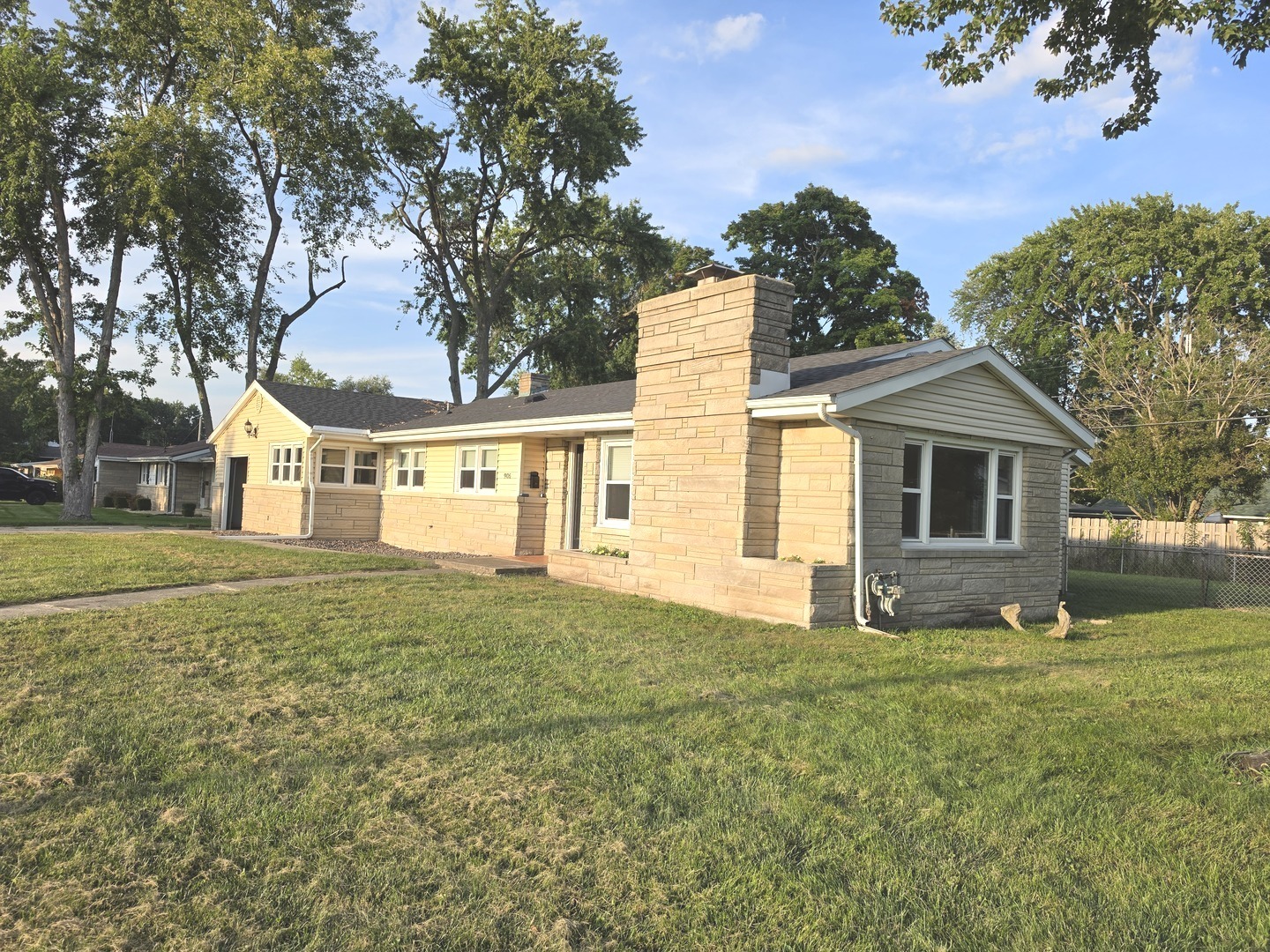 906 Snyder Drive Property Photo 2