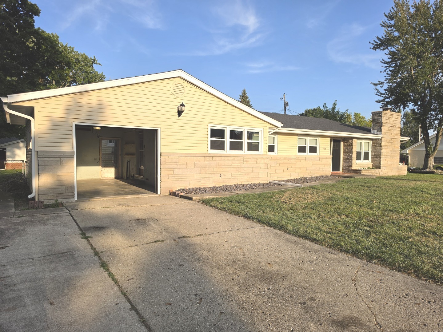 906 Snyder Drive Property Photo 4