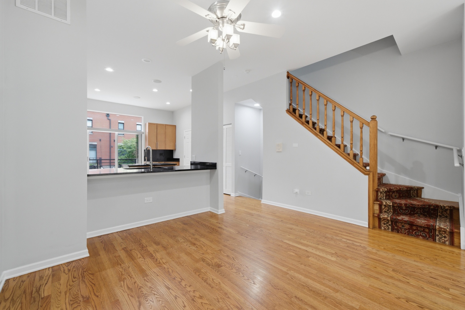 935 W College Parkway Property Photo 10