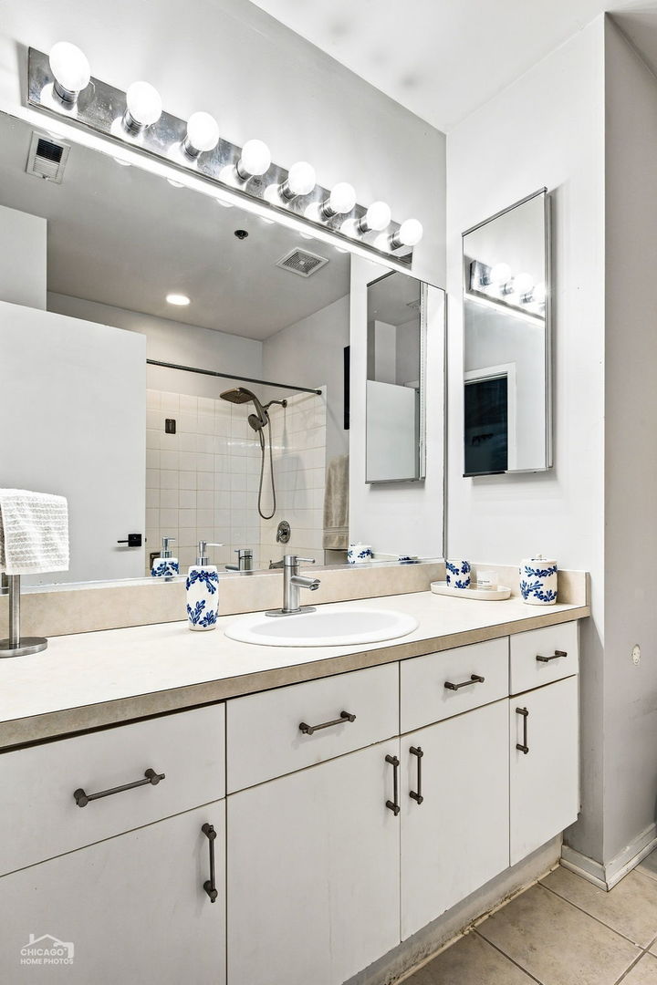 375 W Erie Street 221 Property Photo 17