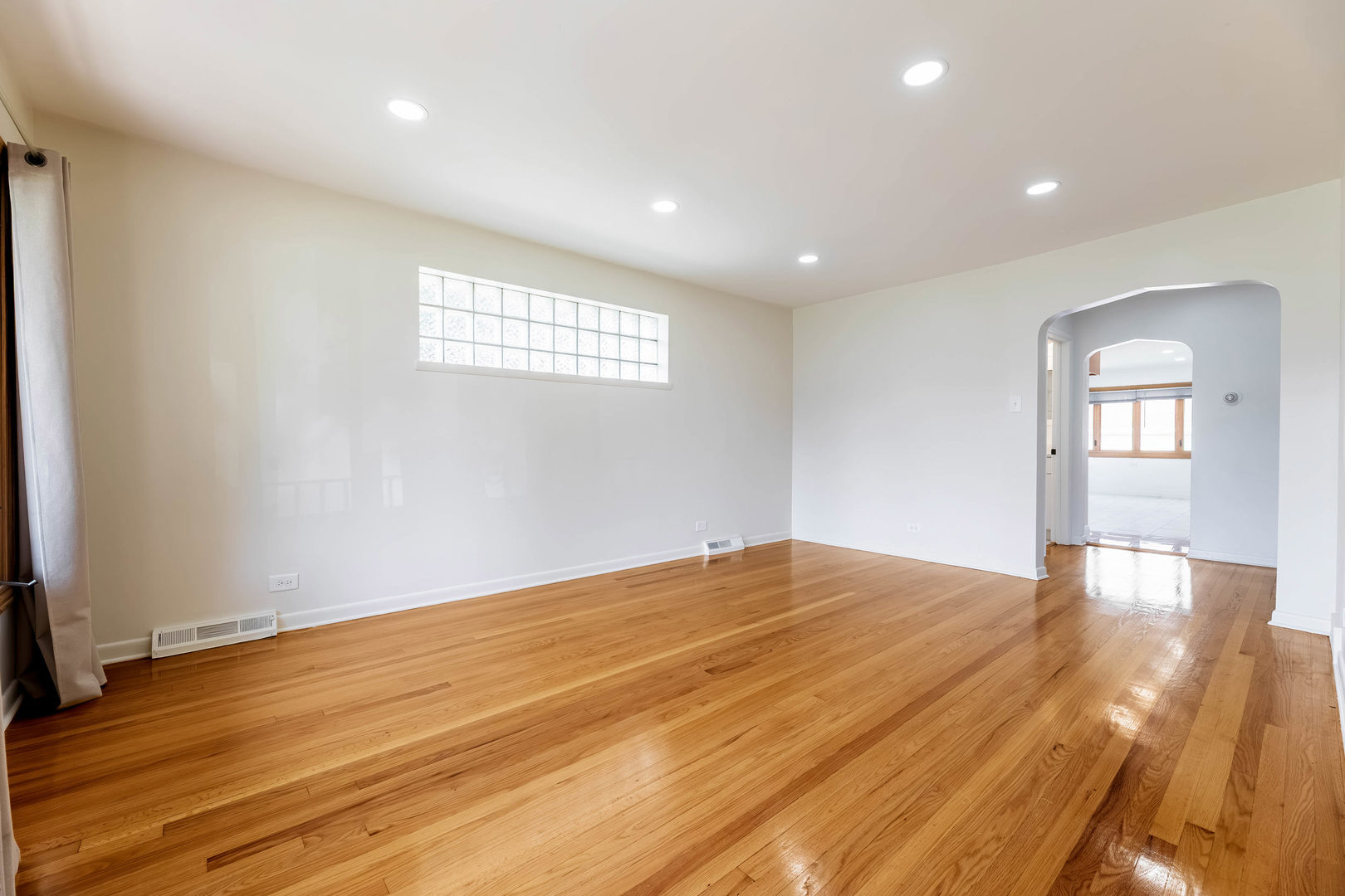 3622 W 54th Street Property Photo 4