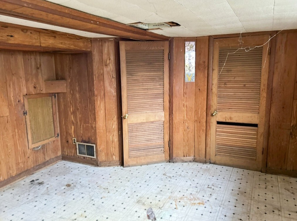1300 E 87th Street Property Photo 8