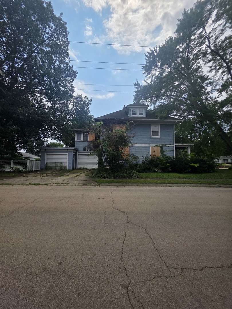 912 Locust Street Property Photo 2