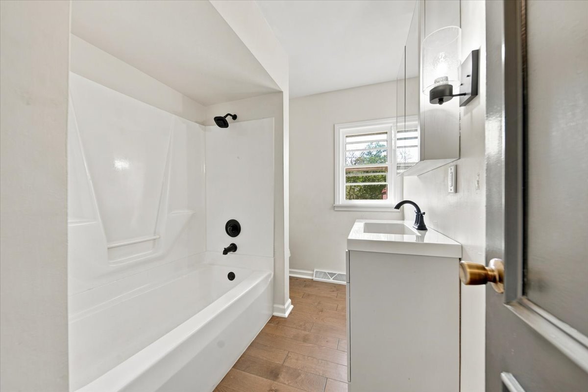 1304 11th Avenue Property Photo 10