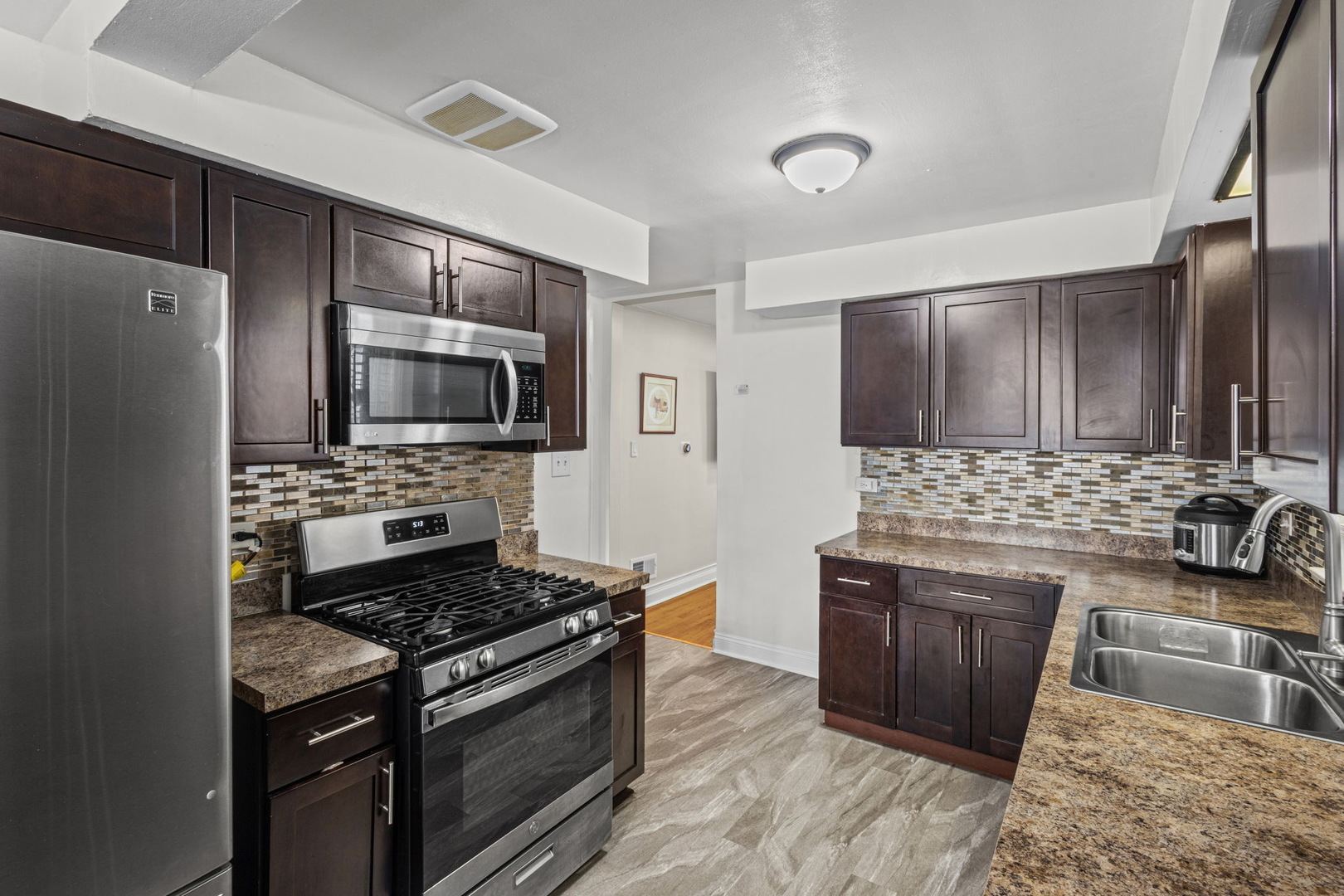 8340 S Yates Boulevard Property Photo 7