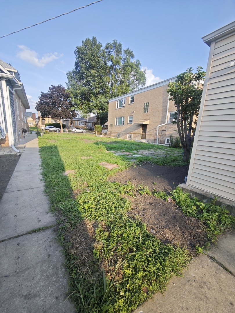 2922 N 75th Court Property Photo 4