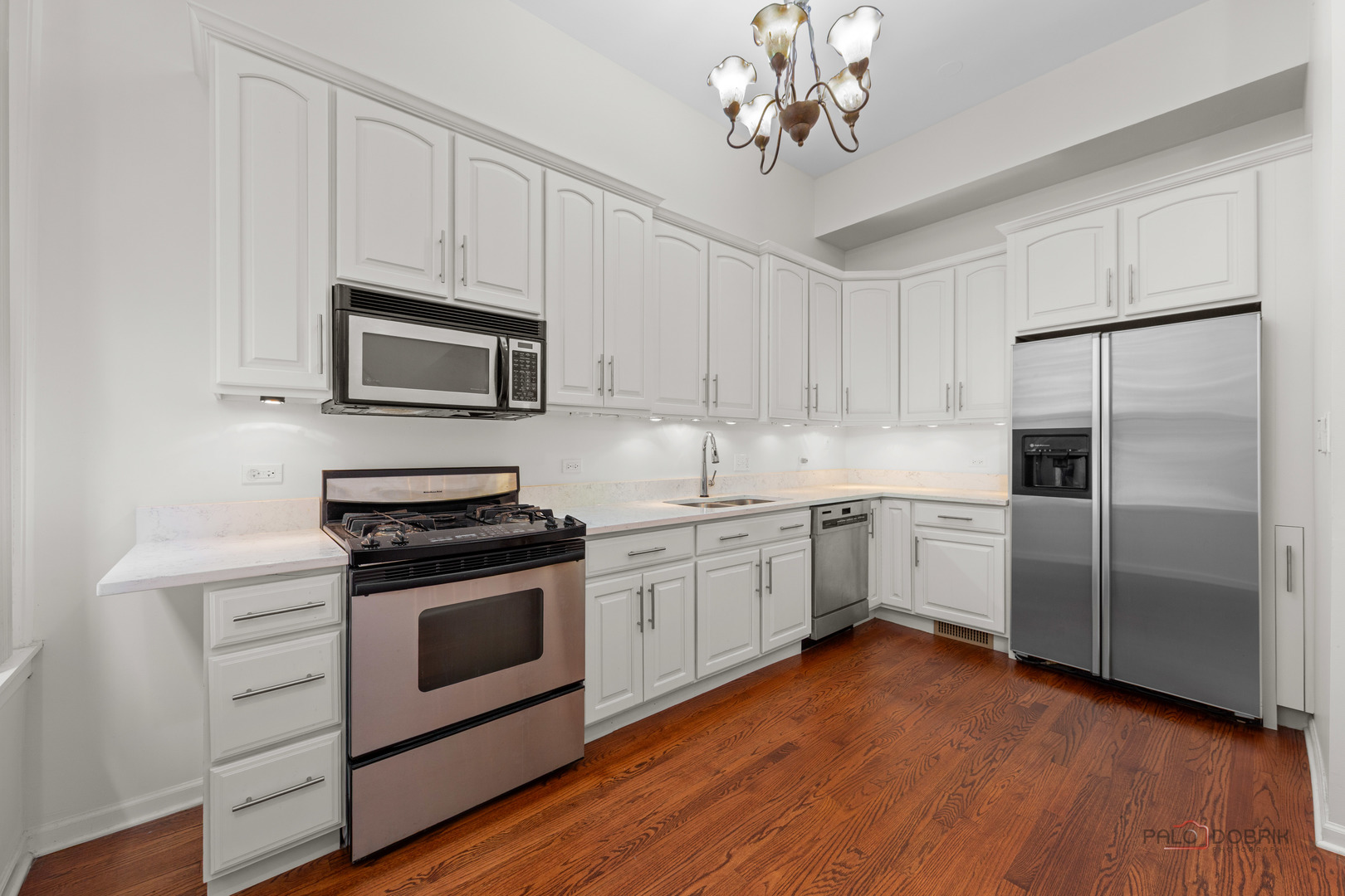 421 W Oakdale Avenue 4 Property Photo 4