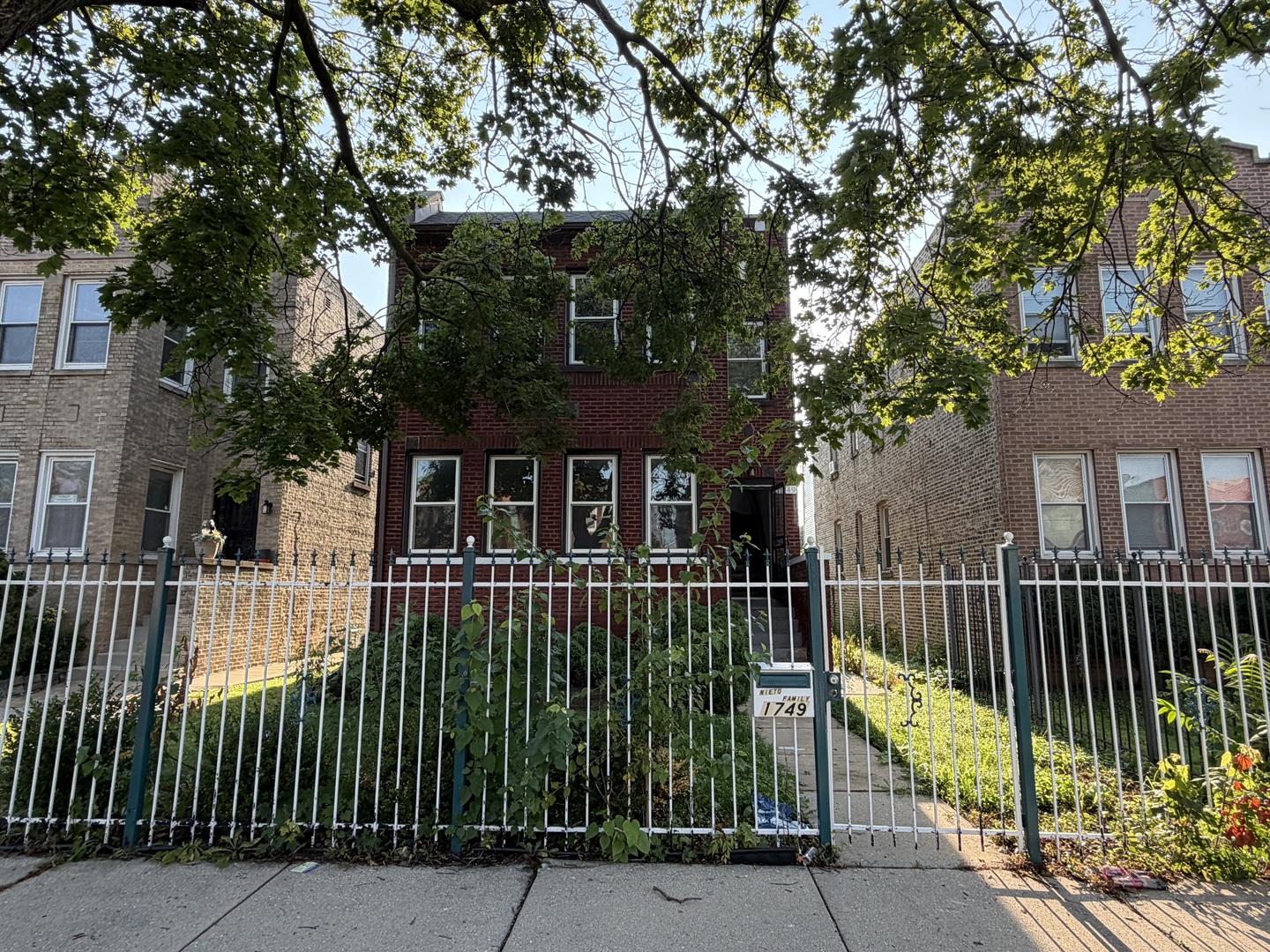 1749 N Meade Avenue Property Photo 1