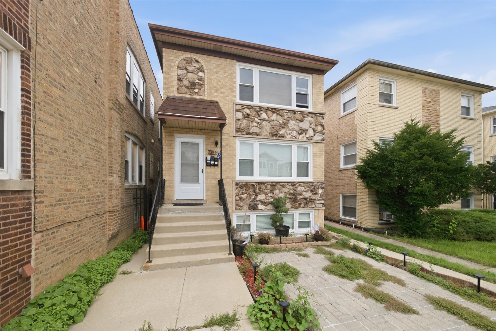 5759 N Elston Avenue Property Photo 1