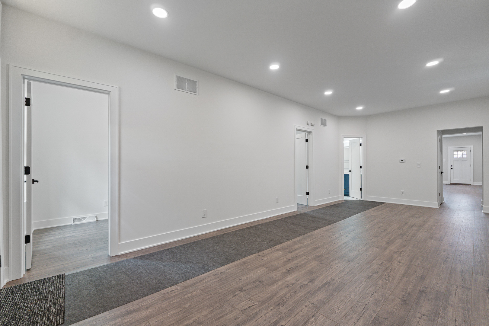 2042 W Coulter Street Property Photo 2