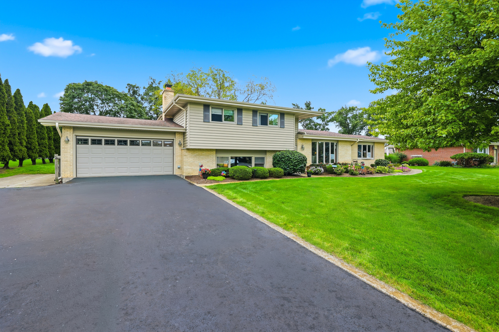22W375 Walnut Avenue