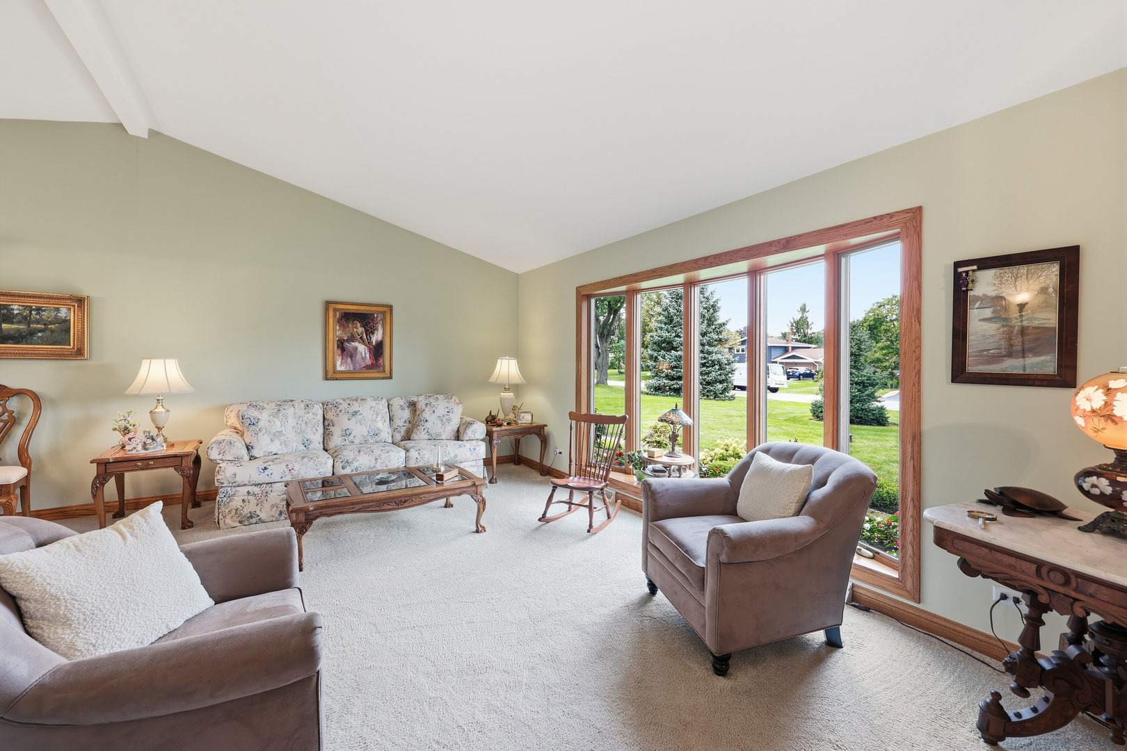 22w375 Walnut Avenue Property Photo 6
