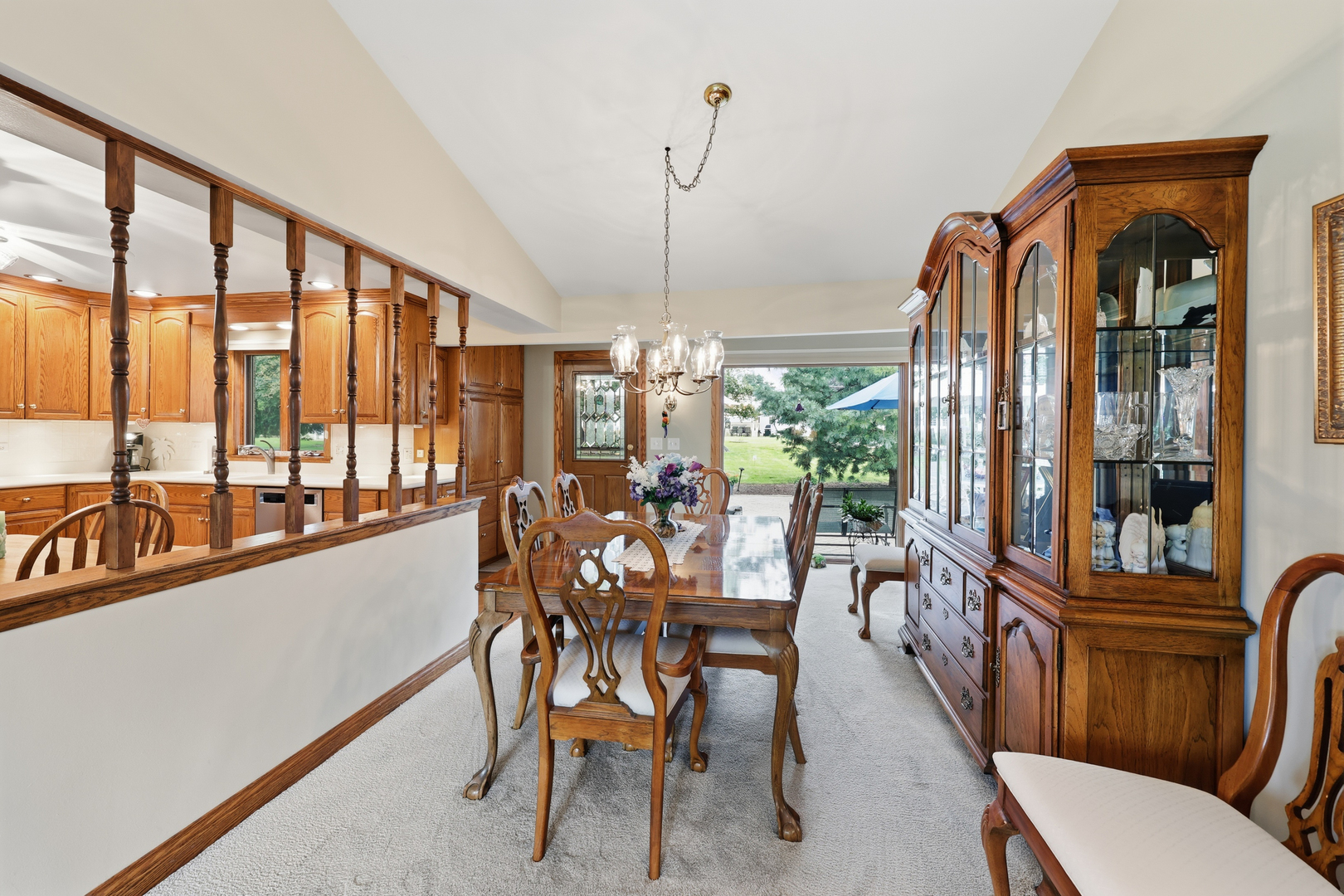 22w375 Walnut Avenue Property Photo 8