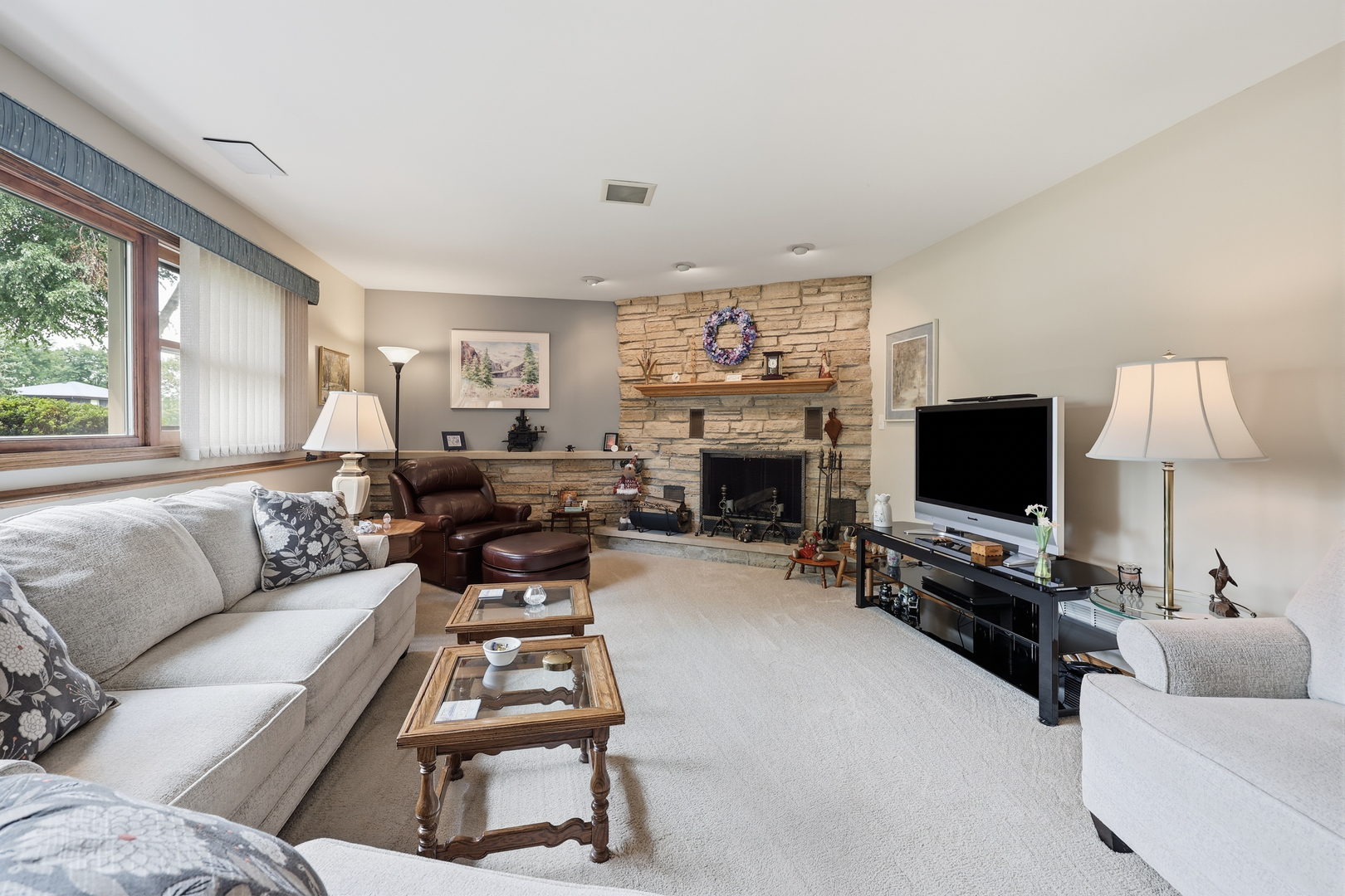 22w375 Walnut Avenue Property Photo 15