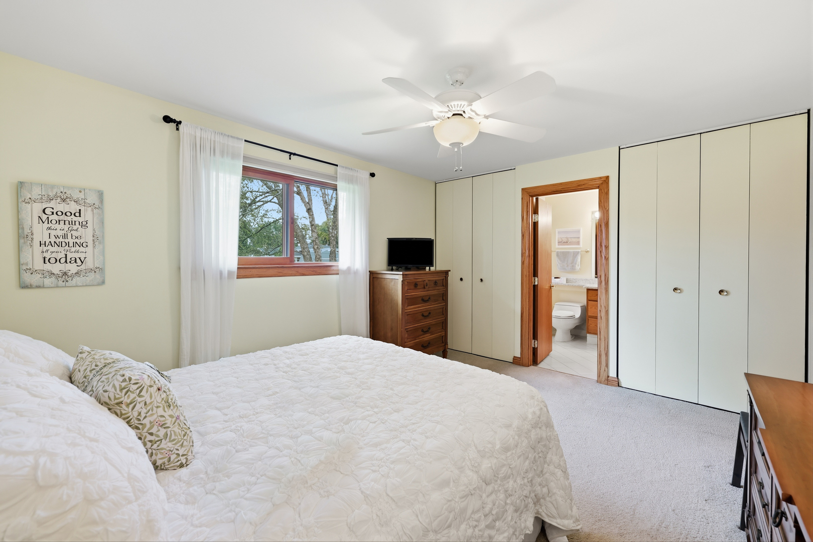 22w375 Walnut Avenue Property Photo 23