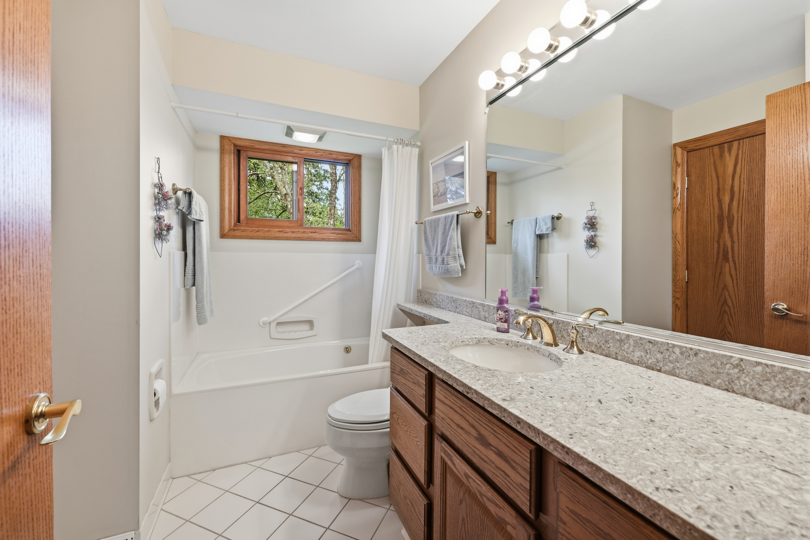 22w375 Walnut Avenue Property Photo 26