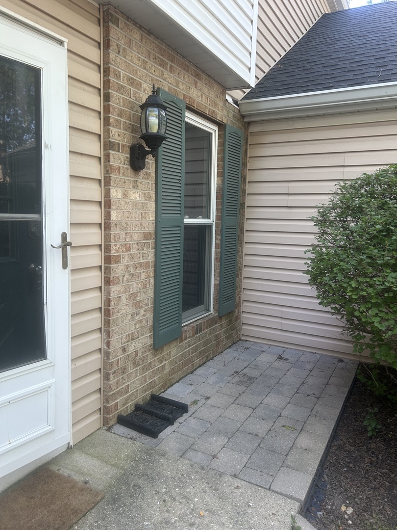 2464 Devonshire Court Property Photo 2